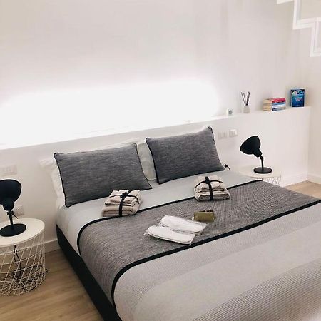 Apartment Vsg25 Nel Centro Di Cagliari Exteriör bild