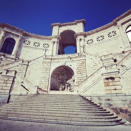 Apartment Vsg25 Nel Centro Di Cagliari Exteriör bild
