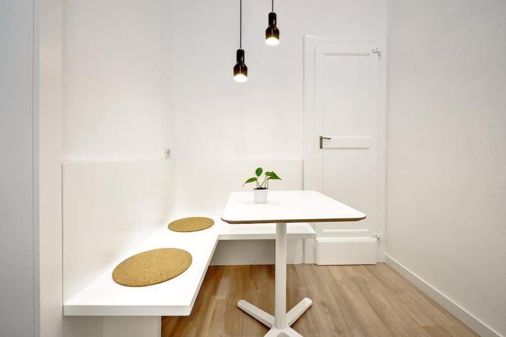 Apartment Vsg25 Nel Centro Di Cagliari Exteriör bild