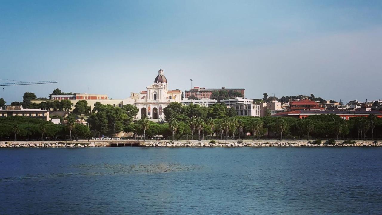 Apartment Vsg25 Nel Centro Di Cagliari Exteriör bild