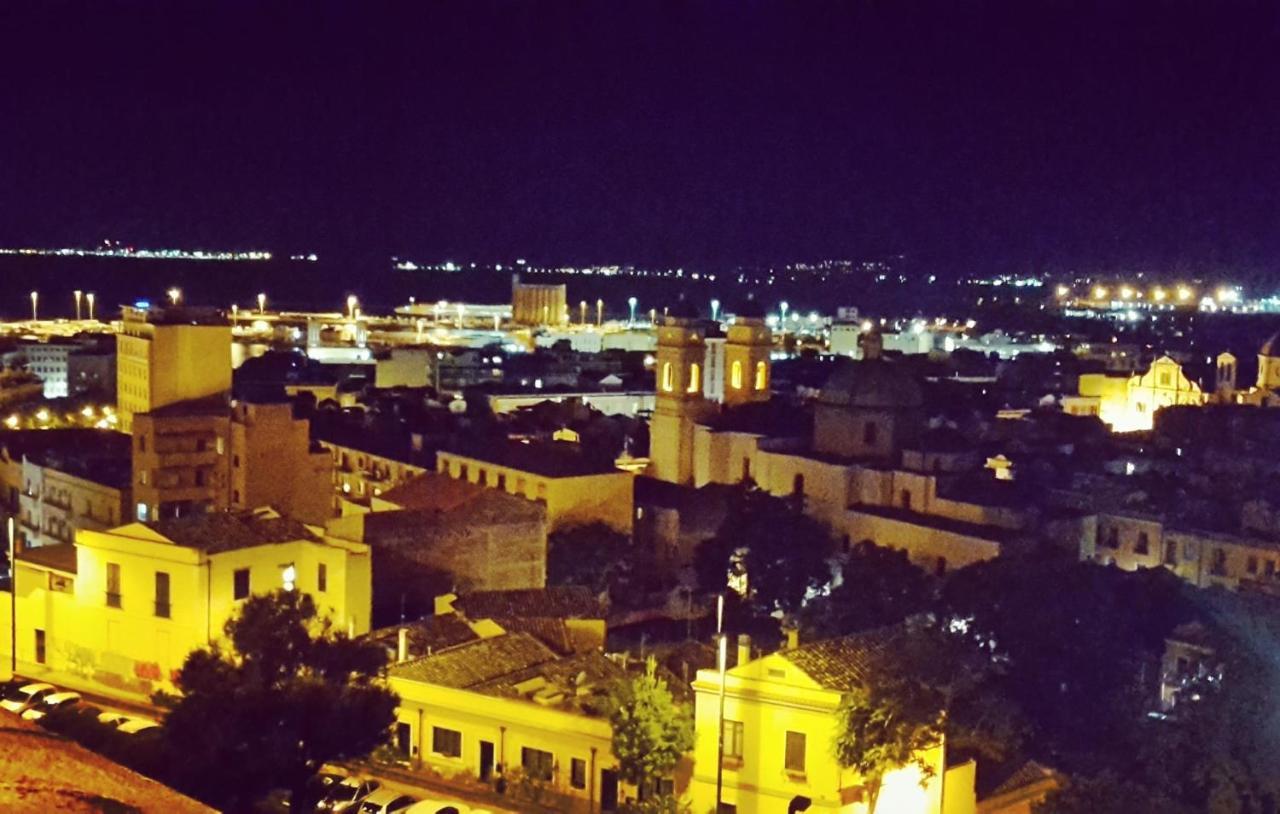 Apartment Vsg25 Nel Centro Di Cagliari Exteriör bild